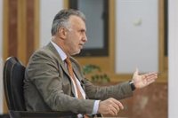 El presidente canario dice que el desahucio debe ser siempre "la última opción", especialmente durante una crisis