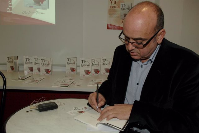 Diego Santos, autor de 'Sorpresas te da la vida'