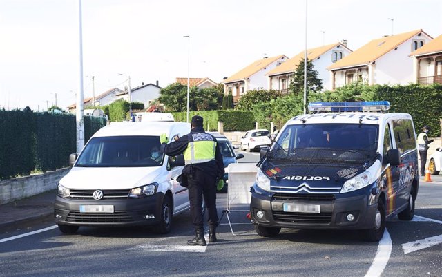 Agentes de la Policía Nacional realizan controles de movilidad