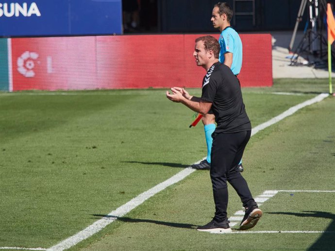 Jagoba Arrasate, head coach of Osasuna, gestures during the spanish league, LaLiga, football match played between CA Osasuna and RC Celta de Vigo at El Sadar Stadium on July 11, 2020 in Pamplona, Navarra, Spain.