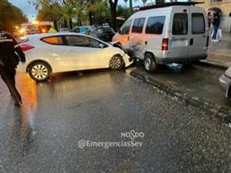 Un conductor ebrio provoca un accidente en Sevilla con cuatro vehículos implicados en Avenida Manuel del Valle