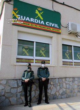 Agentes en el cuartel de la Guardia Civil en San Javier