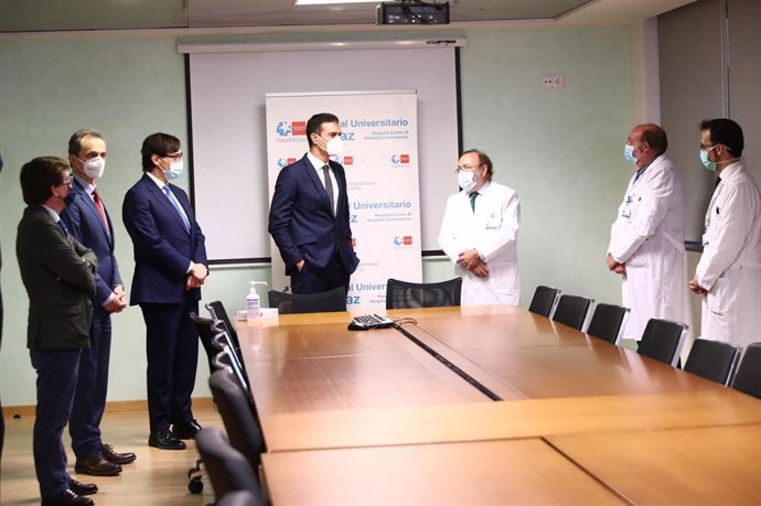 Martínez-Almeida; Pedro Duque; Salvador Illa y Pedro Sánchez en su visita al Hospital La Paz el pasado 27 de noviembre