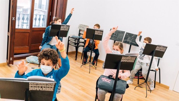Un total de 710 alumnos de las escuelas de música valencianas se benefician de los 300.000 de las becas Bankia