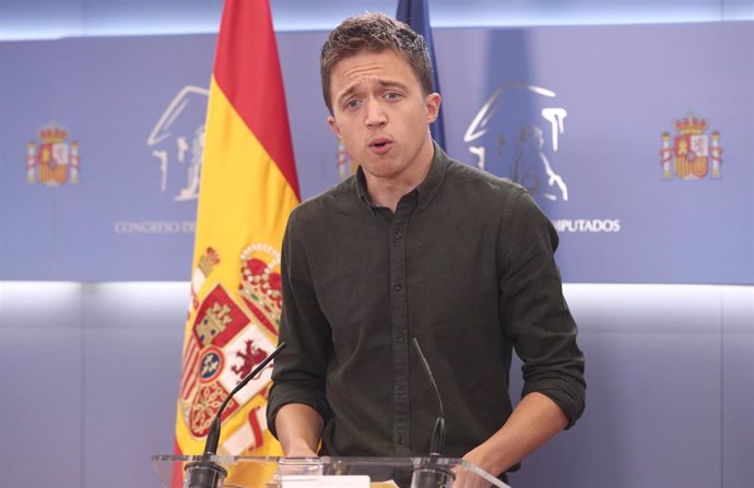 El portavoz de Más País-Equo en el Congreso, Íñigo Errejón, interviene en la rueda de prensa en el Congreso