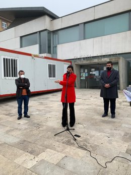 Una de las criticadas casetas situadas junto a un centro de salud.