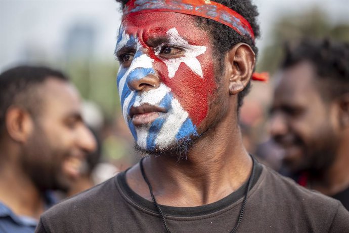 22 August 2019, Indonesia, Jakarta: Students from Papua Province take part in a protest in front of Merdeka Palace to call for a referendum on independence in their homeland. Photo: Donal Husni/ZUMA Wire/dpa