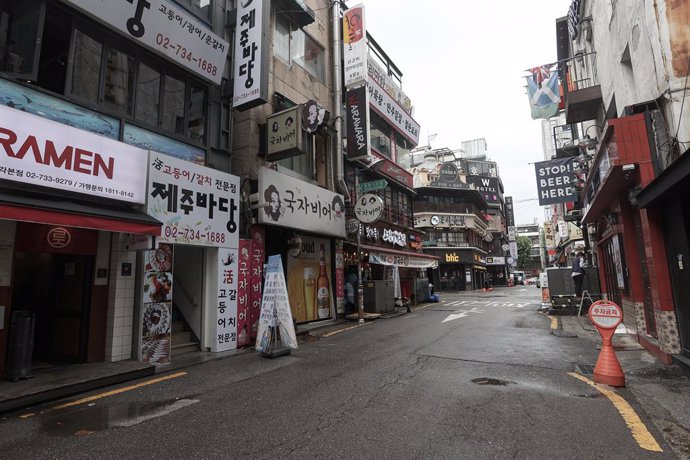 27 August 2020, South Korea, Seoul: A general view of a deserted street at Jongno District during the lockdown due to the spread of the coronavirus (COVID-19) pandemic. Photo: -/YNA/dpa
