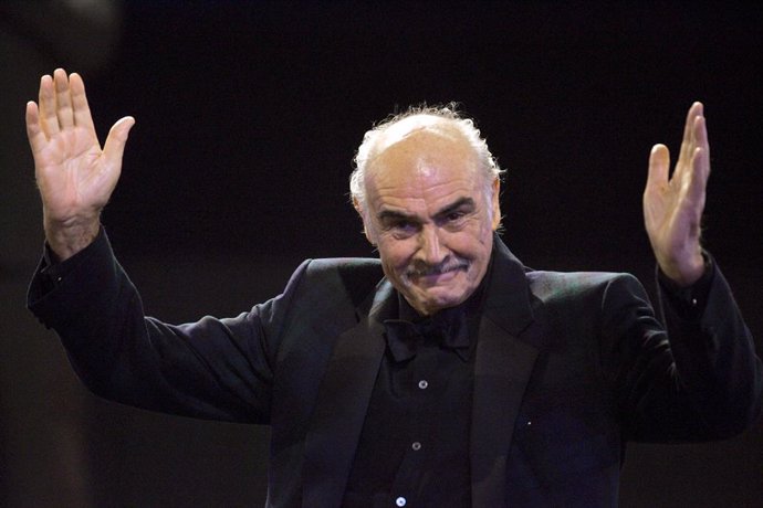 FILED - 03 December 2005, Berlin: Scottish actor Sean Connery stands on stage at the European Film Awards 2005 in Berlin 
