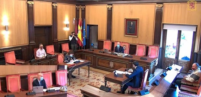 El alcalde de León, José Antonio Diez, preside el pleno ordinario del mes de noviembre celebrado este lunes.