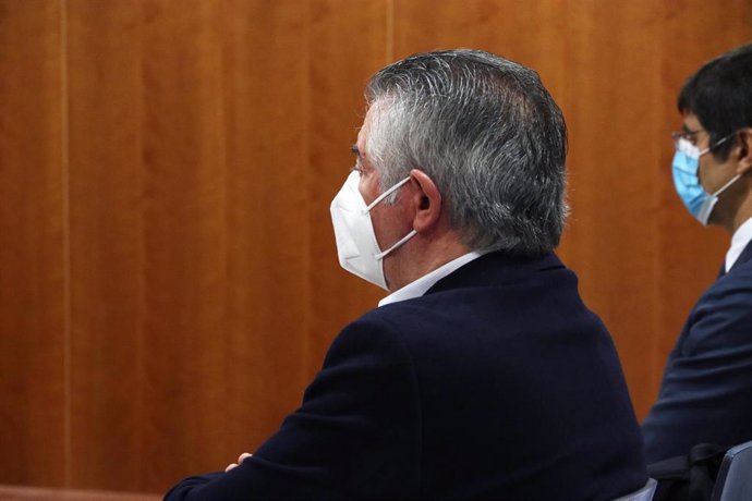Juan Antonio Roca en los juzgados para el nuevo juicio por irregularidades urbanísticas en Marbella. Julián Muñoz ha comparecido telemáticamente. Málaga a 30 de noviembre 2020