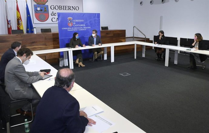Reunión del consejero y la alcaldesa