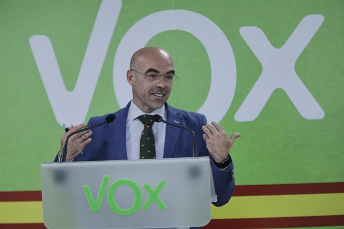 El eurodiputado de Vox Jorge Buxadé ofrece un rueda de prensa 