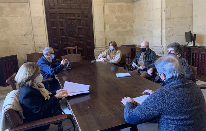 Reunión entre Flores y Serrano