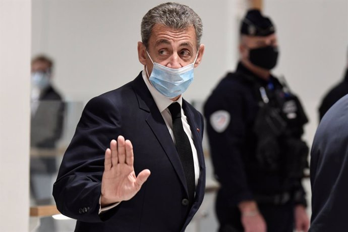 26 November 2020, France, Paris: Former French President Nicolas Sarkozy wearing a face mask leaves the courthouse after his trial on bribery, as he accused of having tried to obtain secret information from an Advocate-General at the Court of Cassation 