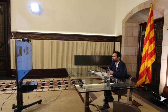El presidente del Parlament, Roger Torrent, durante la reunión con la Asamblea Nacional Francesa