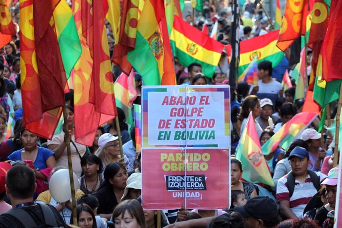 Imagen de archivo de protestas tras la renuncia a la presidencia de Bolivia de Evo Morales por presuntas irregularidades.