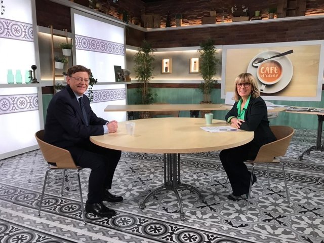 El president de la Comunitat Valenciana, Ximo Puig, i la periodista Gemma Nierga