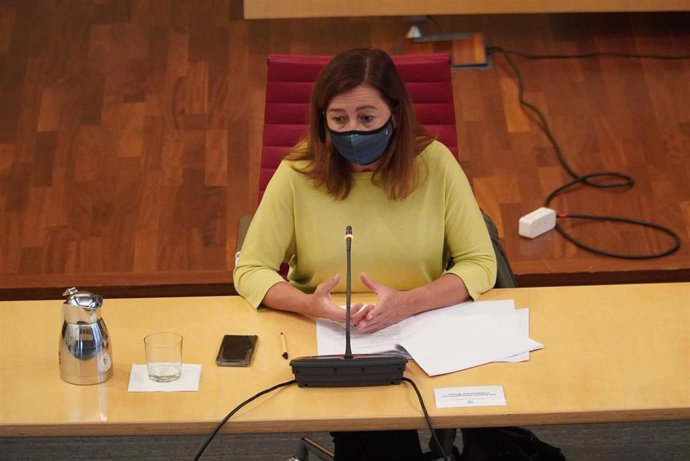 La presidenta del Govern, Francina Armengol, durante una rueda de prensa en Menorca