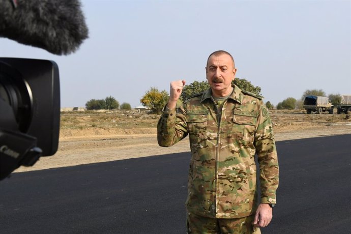 Ilham Aliyev, presidente de Azerbaiyán, en una visita a un territorio azerí recuperado tras el acuerdo de alto el fuego del 9 de noviembre