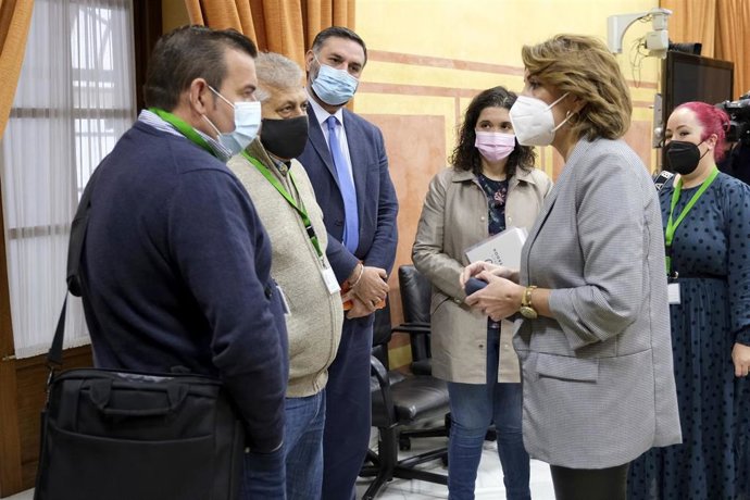 Reunión de la secretaria general del PSOE-A, Susana Díaz, con la Asociación Andaluza de Hostelería de Feria, este martes en el Parlamento andaluz.