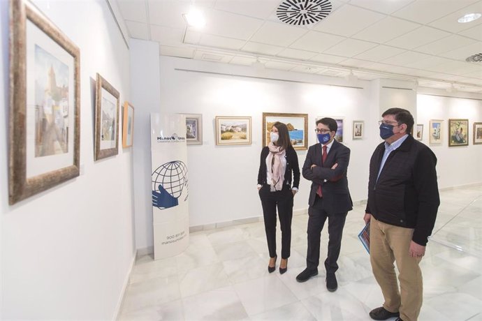 Inauguración de exposición benéfica de Manos Unidas en la sala alfareros.