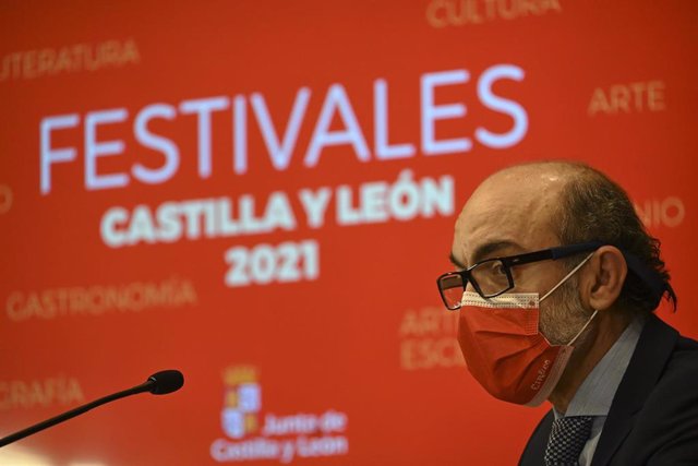 Javier Ortega presenta la oferta de festivales organizados por la Cosnejería para 2021.