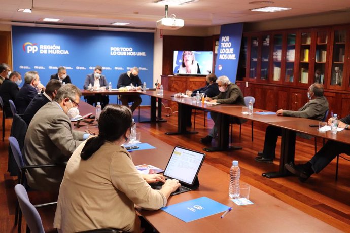 Imagen de la reunión de los representantes del Partido Popular de la Región de Murcia con las organizaciones profesionales agrarias de la Región
