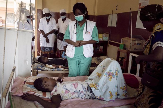 Una paciente con VIH en un hospital de Bangui apoyado por MSF