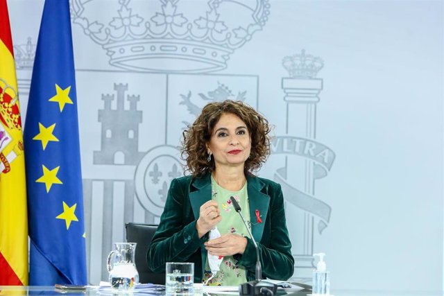 La ministra portavoz y de Hacienda, María Jesús Montero, comparece en rueda de prensa tras el Consejo de Ministros celebrado en Moncloa (Madrid), a 1 de diciembre de 2020