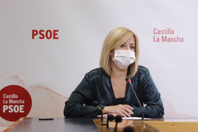 La portavoz del PSOE en las Cortes, Ana Isabel Abengózar en rueda de prensa.