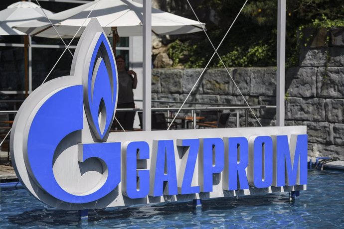 FILED - 27 August 2019, Baden-Wuerttemberg, Rust: The logo of the Russian energy supplier "Gazprom" can be seen in a water basin at Europa-Park. Gazprom suffers severe losses in 9 months due to falling sales. Photo: Patrick Seeger/dpa