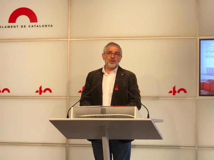 El líder de Cs, Carlos Carrizosa, en rueda de prensa este martes en el Parlament