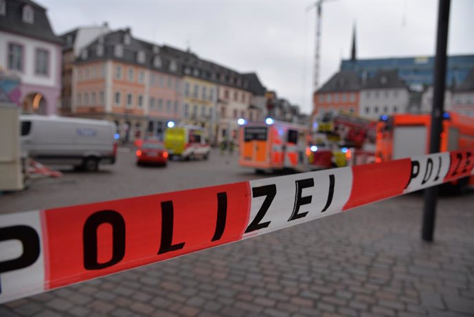 01 December 2020, Rhineland-Palatinate, Trier: A police tape cordons off the scene where two people have died after a car hit several people in a pedestrianized area. The driver has been detained and the car was seized. Photo: Harald Tittel/dpa