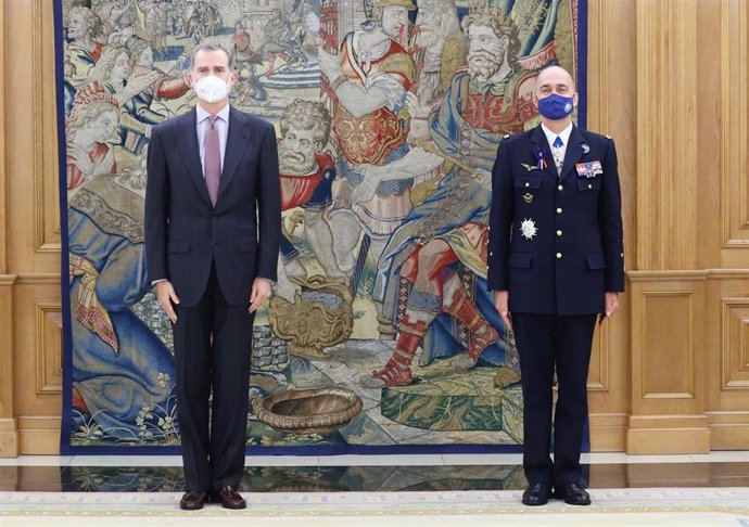 El Rey Felipe VI recibe en audiencia al general André Latana, comandante del Mando Aliado de Transformación (SACT), en el Palacio de La Zarzuela, Madrid (España), a 23 de noviembre de 2020, antes de comenzar una cuarentena de 10 días