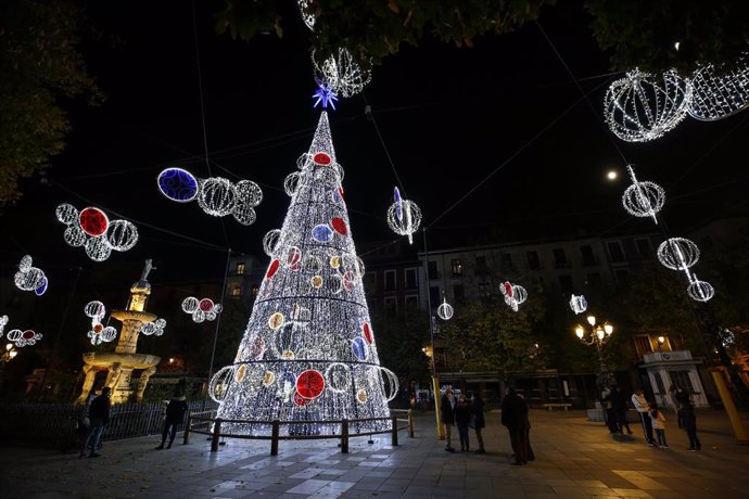 Els llums de Nadal del 2020 s'encenen a Granada. Granada, 30 de novembre del 2020.
