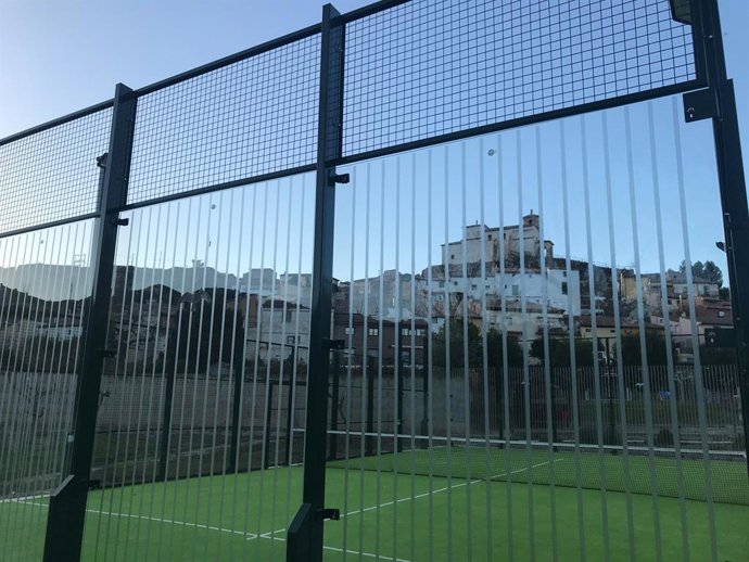 Cristalera en una pista de pádel.