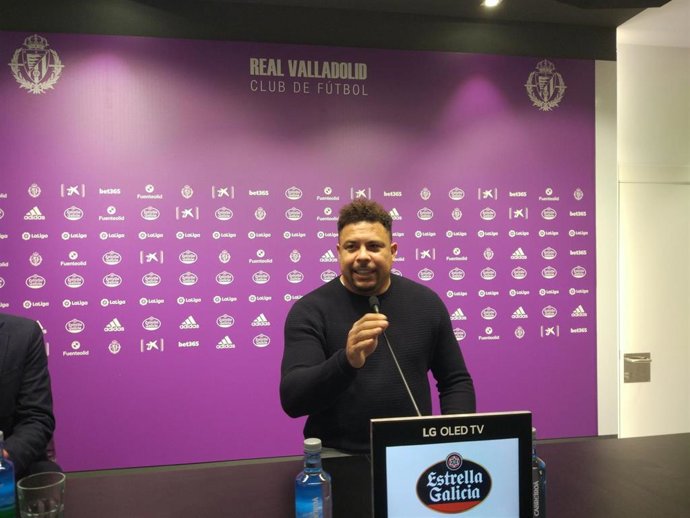 El presidente del Real Valladolid, Ronaldo Nazario, durante la rueda de prensa.
