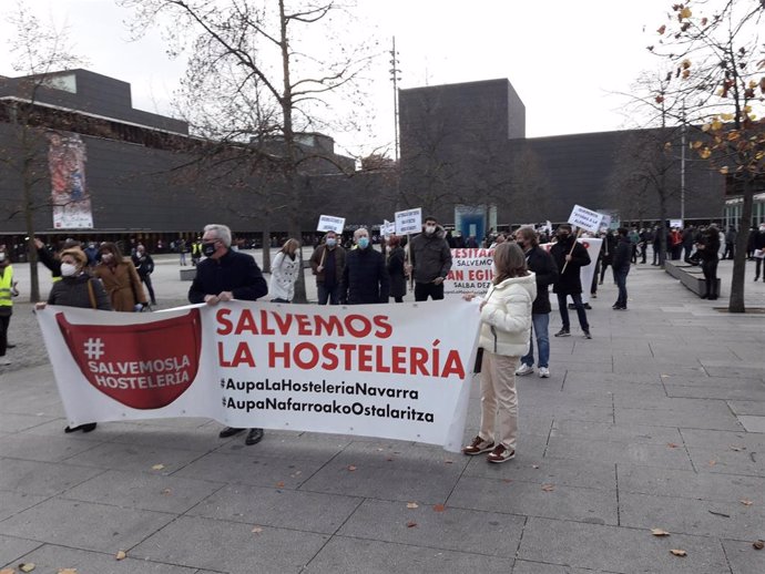Manifestación de hosteleros en Pamplona ante la "catastrófica" situación del sector.