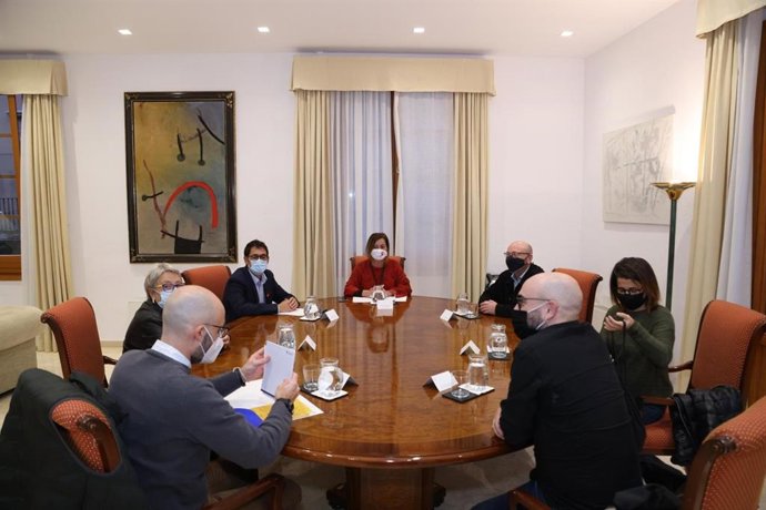 La presidenta del Governr recibe en Audiencia a los miembros del Foro de la Sociedad Civil para la Reconstrucción de Baleares.
