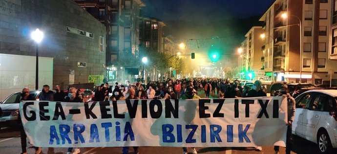 Trabajadores de Kelvion se manifiestan contra el cirerre de la planta de Igorre (Bizkaia)