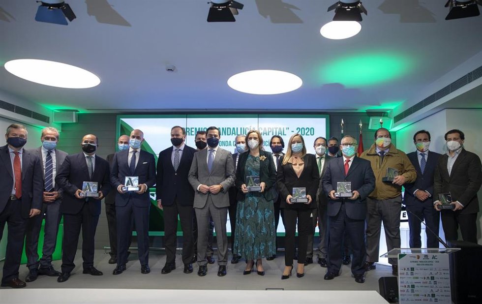 El presidente de la Junta asiste a la entrega de los 'Premios Andalucía Capital'
