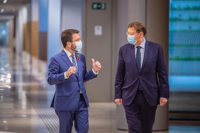 El vicepresidente de la Generalitat de Catalunya, Pere Aragons, y el presidente de la Generalitat Valenciana, Ximo Puig.