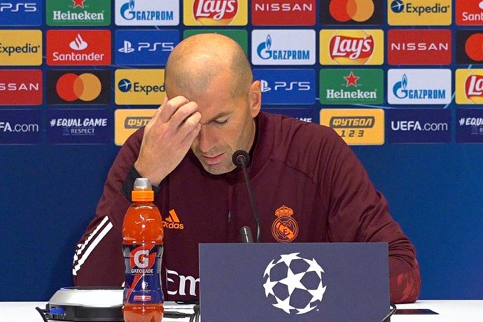 01 December 2020, Ukraine, Kyiv: Real Madrid's head coach Zinedine Zidane reacts during a press conference ahead of today's UEFA Champions League Group B soccer match against against FC Shakhtar Donetsk. Photo: Aleksandr Gusev/SOPA Images via ZUMA Wire/