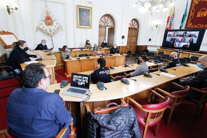 Mesa de Coordinación de Violencia de Género con los cuerpos de seguridad en el Ayuntamiento de Mérida.