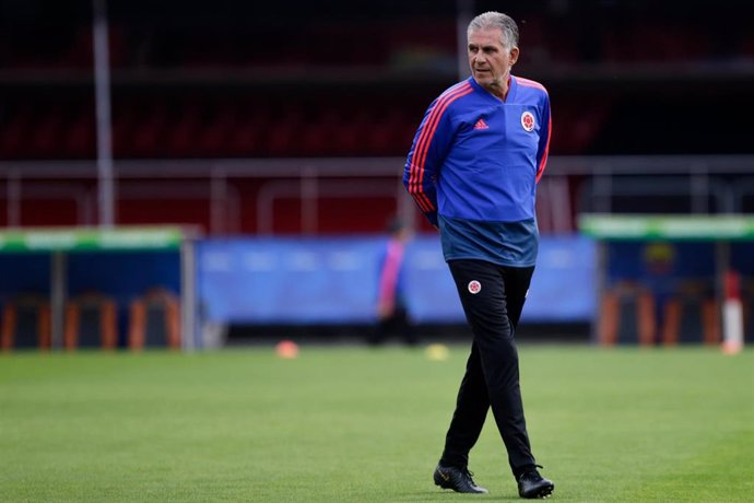 Carlos Queiroz dirige un entrenamiento de Colombia en la Copa América