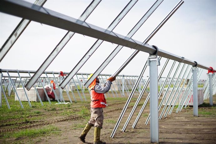 Soltec instala un planta de 220 megavatios en México que creará 200 puestos de trabajo.