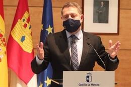 El presidente de C-LM, García-Page, en un acto en Cabanillas del Campo donde ha retomado su agenda tras el parón obligado por enfermedad