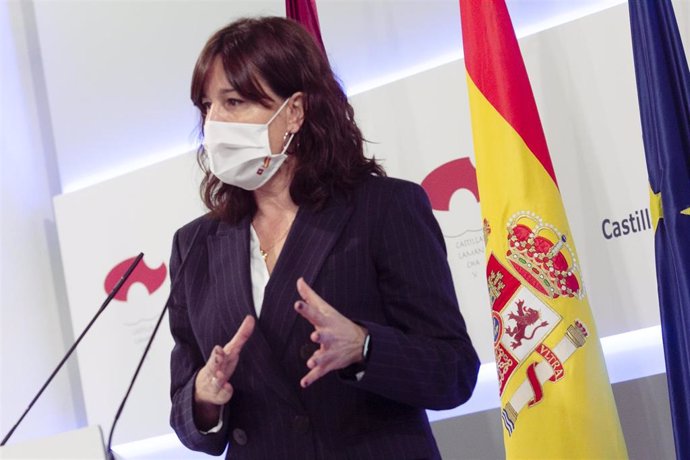 La portavoz del Gobierno de Castilla-La Mancha, Blanca Fernández, en rueda de prensa