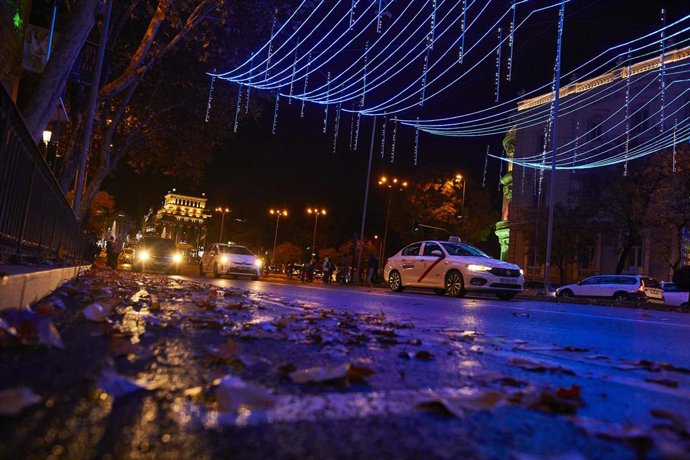 Madrid enciende la iluminación navideña de las calles de la ciudad, a 26 de noviembre de 2020.